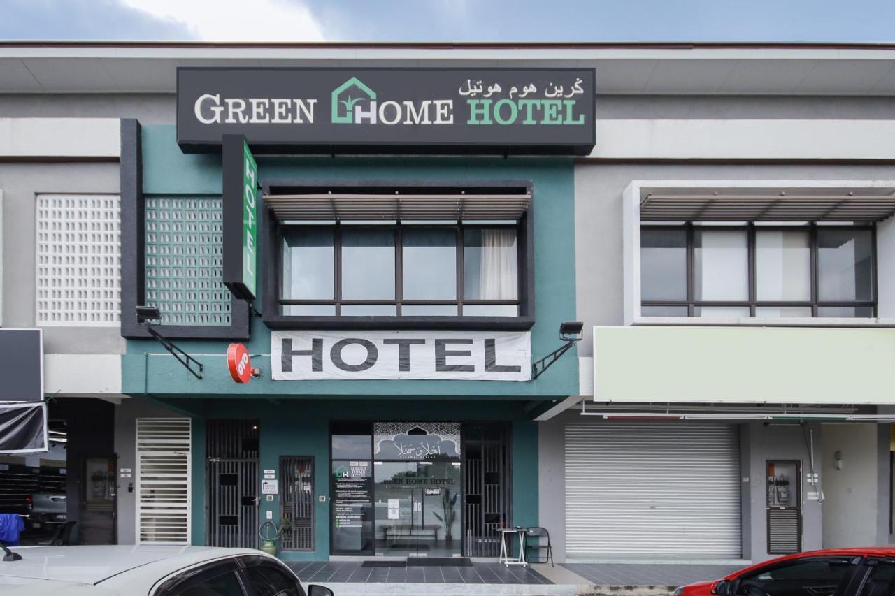 Oyo 90399 Green Home Hotel Syariah Sepang Exterior foto